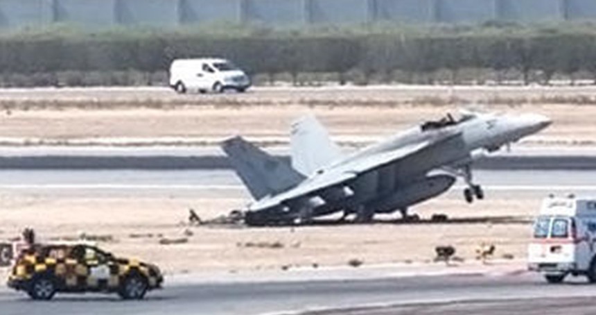 Suudi Arabistan'a ait savaş uçağı düştü: 2 ölü