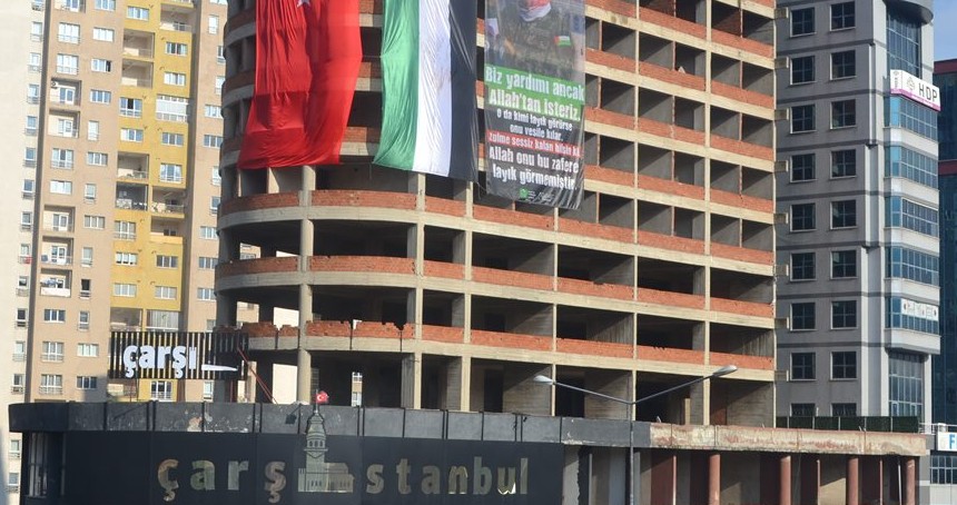  Ebu Ubeyde posteri Bursa'nın en işlek meydanına asıldı