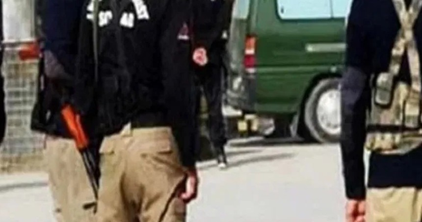 Pakistan'da emniyet mensuplarına saldırı: 5 ölü