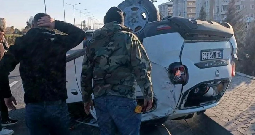 Mardin'de iki otomobil kafa kafaya çarpıştı