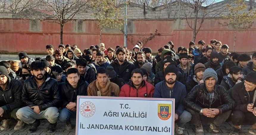 Ağrı'nın Doğubayazıt ilçesinde 117 düzensiz göçmen yakalandı
