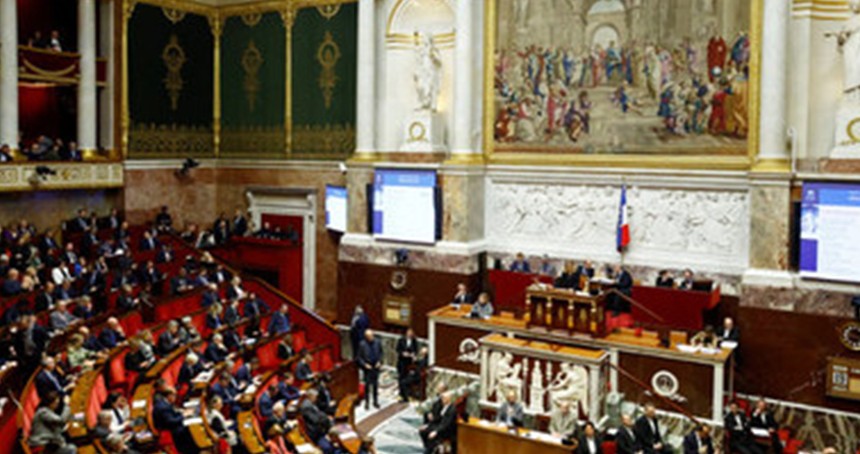 Fransa'da göç yasası kabul edildi
