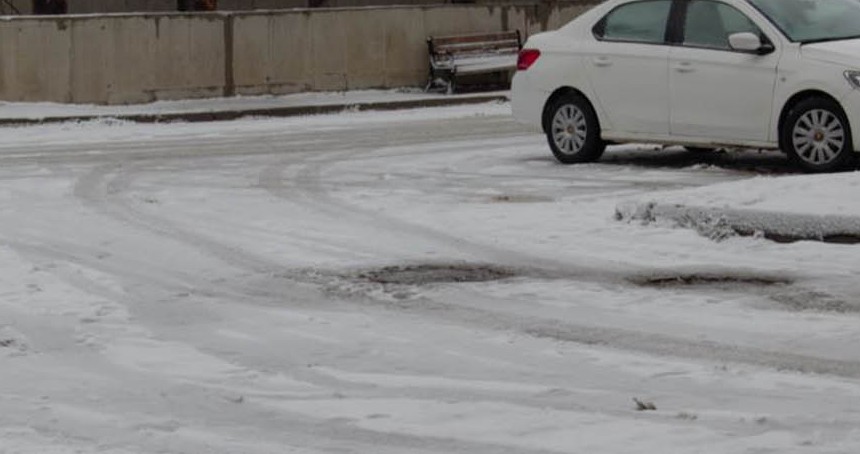 Bitlis'te yoğun kar yağışı etkili olmaya başladı