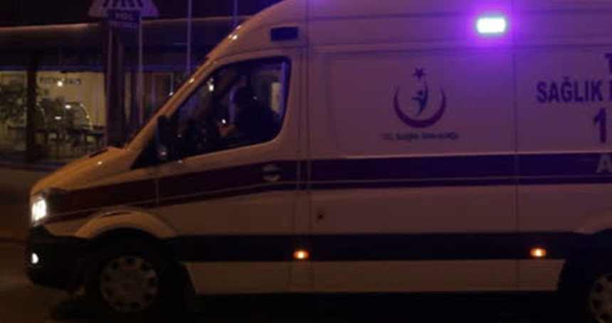 Kayseri'de otomobil direğe çarptı: 2 ölü, 1 yaralı