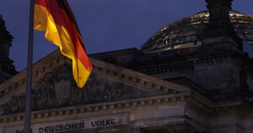 Almanya'da koalisyon hükümetine devam kararı