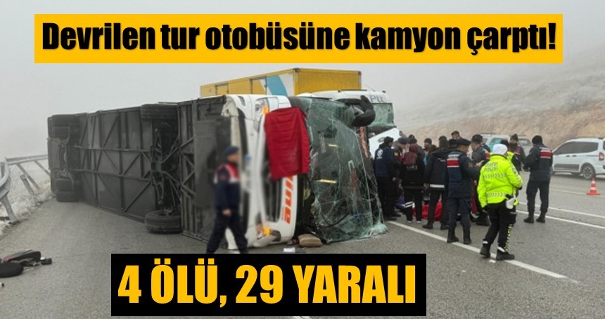 Devrilen tur otobüsüne kamyon çarptı!
