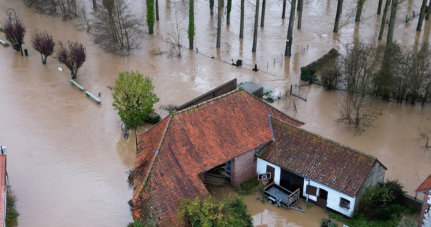 Fransa'da şiddetli yağışlar sele yol açtı