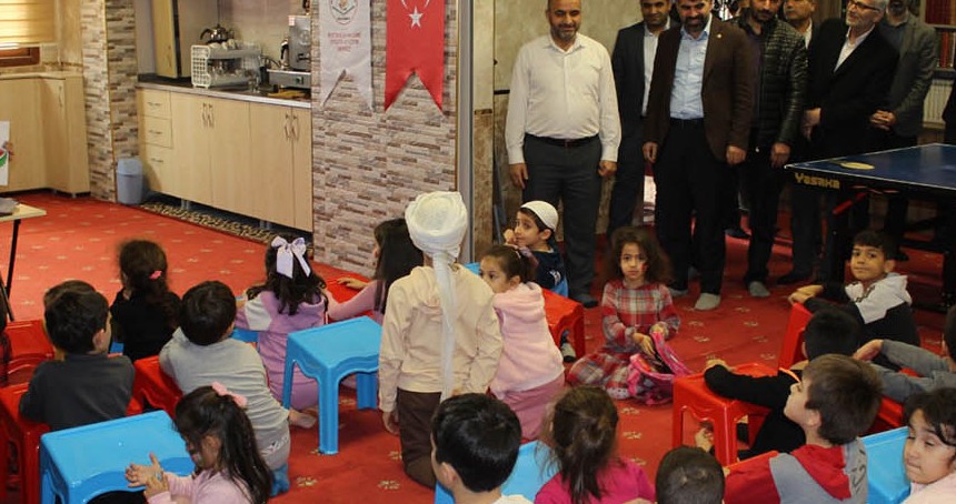 HÜDA PAR Milletvekili Dinç, Mersin'de cami gençlik merkezini ziyaret etti