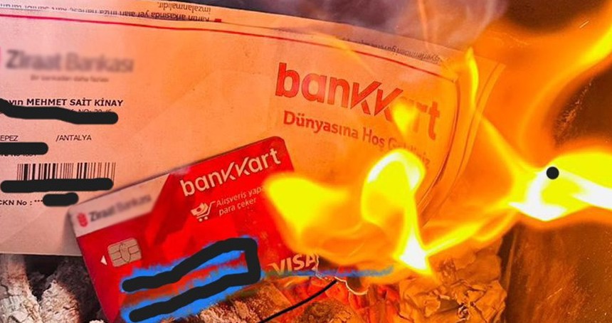 Troy kart talebini karşılamayan bankaya tepki olarak banka kartını yaktı