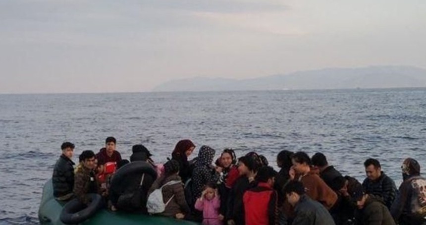Çanakkale'de Yunanistan unsurlarınca geri itilen 56 kaçak göçmen kurtarıldı