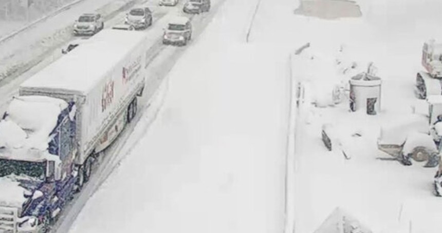 Karabük'te kar yağışı trafikte aksamalara yol açtı