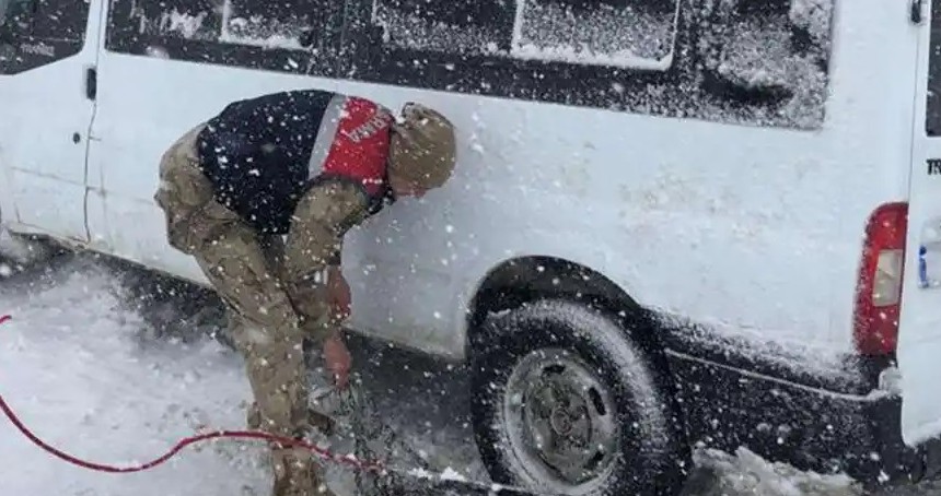 Muş'ta karda mahsur kalan 70 kişi kurtarıldı