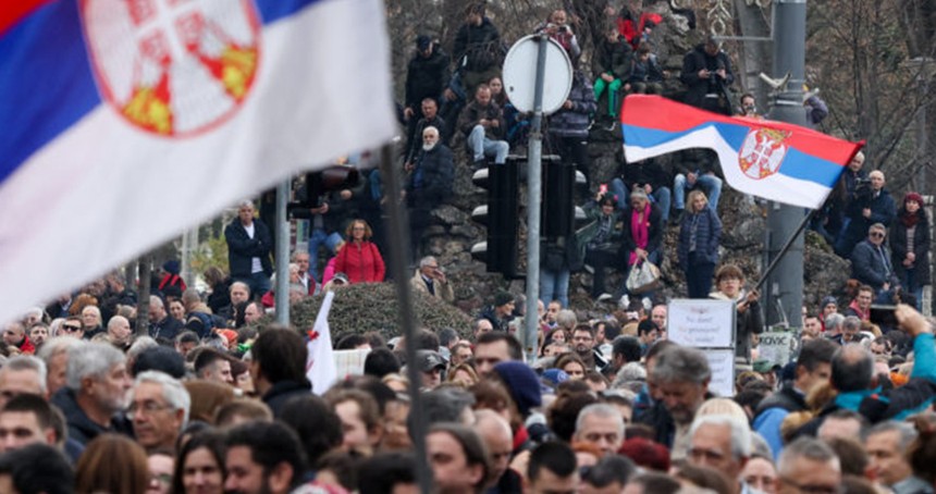 Sırbistan’da seçimlerin iptal edilmesi talebiiyle protesto gösterisi düzenlendi