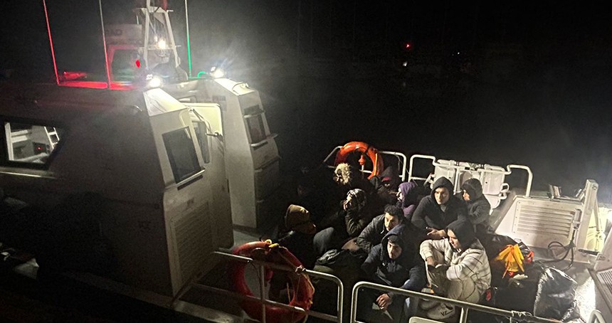 Balıkesir açıklarında 79 düzensiz göçmen kurtarıldı