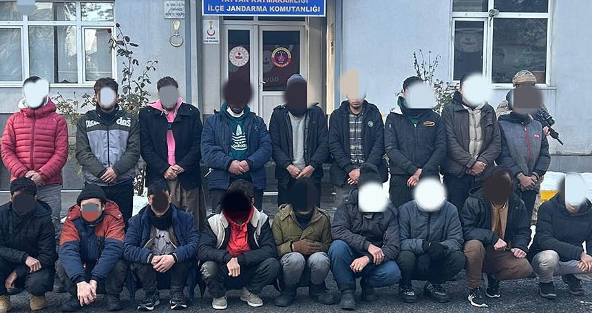 Bitlis'te 18 düzensiz göçmen yakalandı