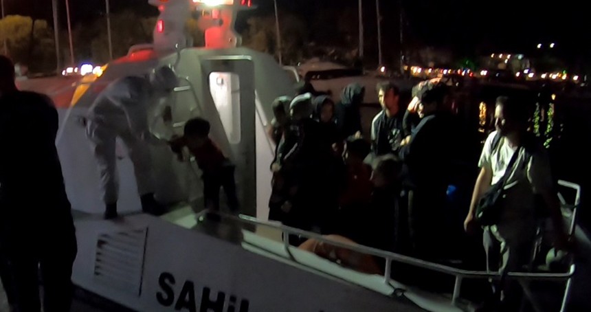 Çanakkale açıklarında 43 düzensiz göçmen kurtarıldı