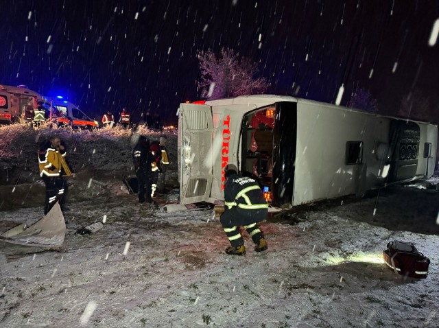 Kastamonu'da yolcu otobüsü tarlaya uçtu: 6 ölü, 33 yaralı