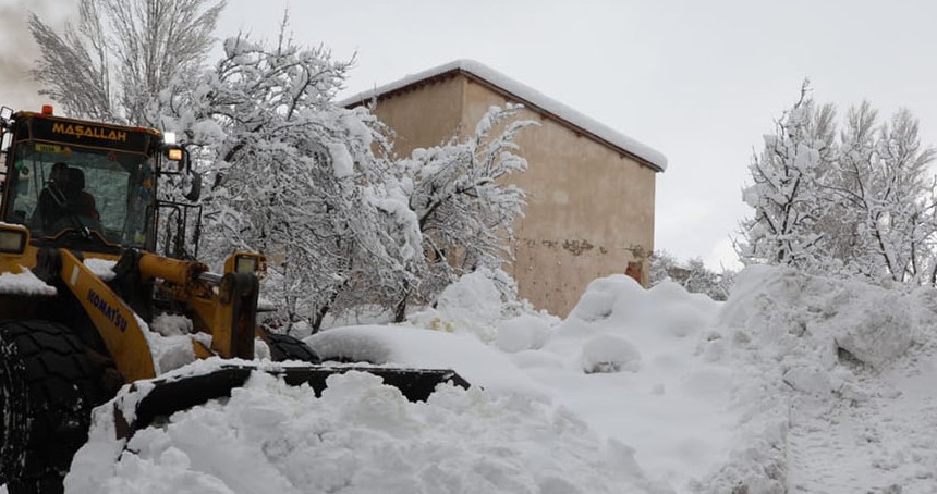 Bitlis'te dünden bu yana 215 köy yolu ulaşıma açıldı