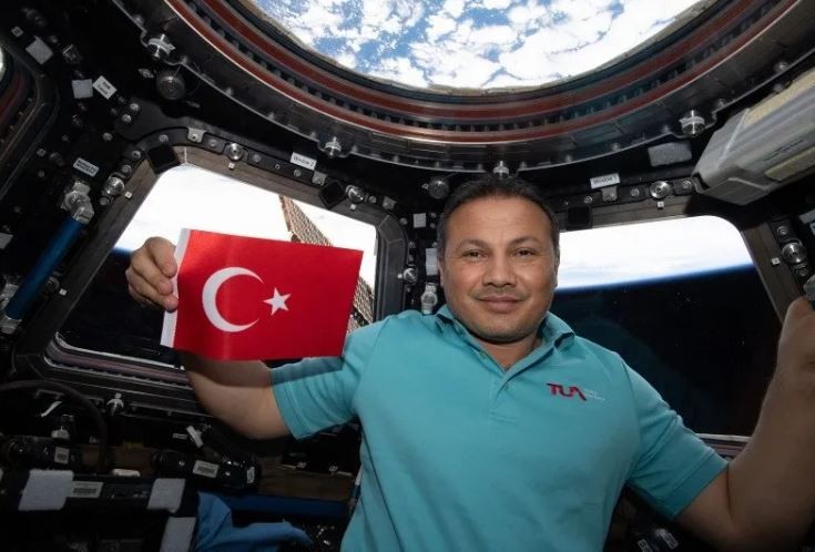Türkiye'nin ilk astronotu Alper Gezeravcı Uluslararası Uzay İstasyonu'ndan ayrılıyor