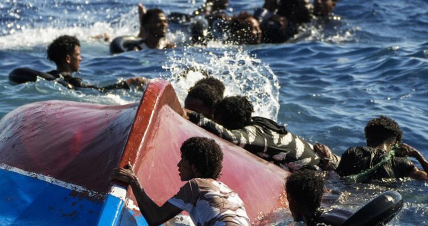 Akdeniz'de göçmen teknesi battı: Kapıyları arama çalışması sürüyor