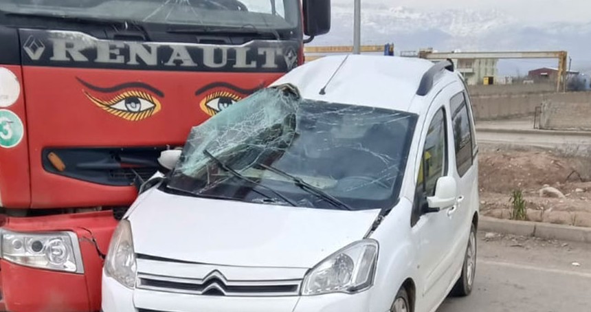 Tanker ile kamyonetin çarpıştığı kazada 1 kişi yaralandı