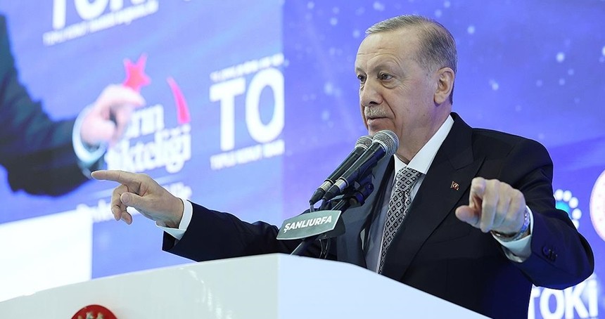 Cumhurbaşkanı Erdoğan: Depremzedelerimizi en kısa sürede yeni ve güvenli yuvalarına kavuşturmak için koşturacağız