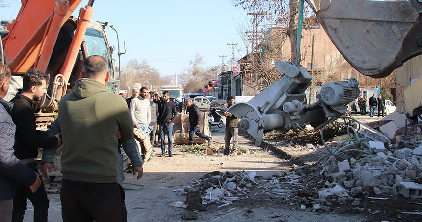 Malatya sanayi sitesinde depremde ağır hasar 6 dükkânın bulunduğu blok çöktü