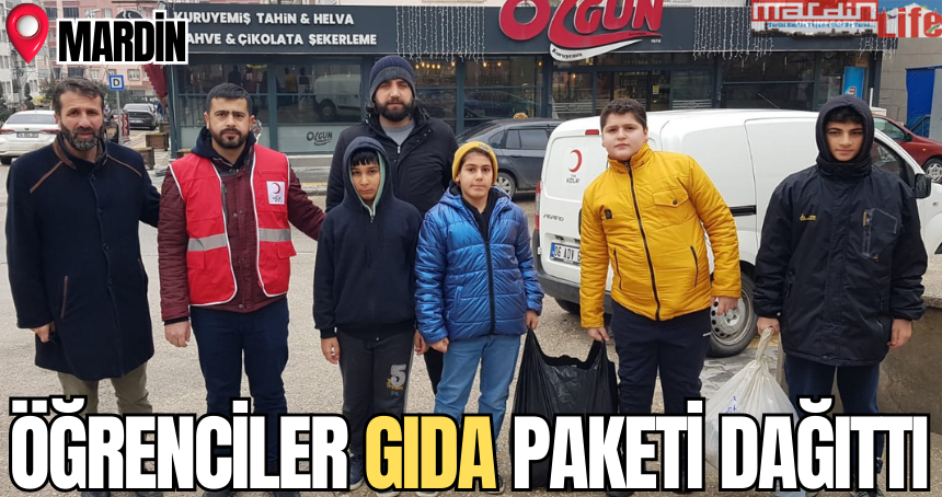 Mardin'de öğrenciler gıda paketi dağıttı