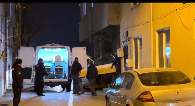 Cinnet getiren adam, 7 yaşındaki çocuğunun gözleri önünde ailesinden 3 kişiyi vurdu