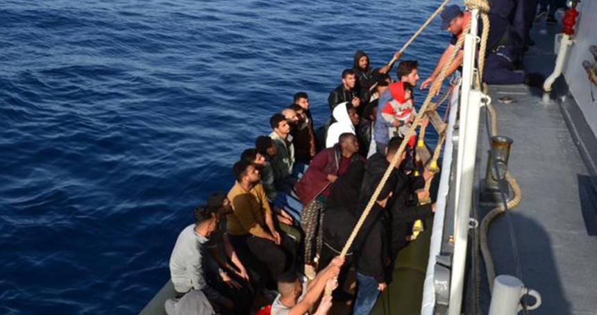 İzmir açıklarında 67 düzensiz göçmen kurtarıldı