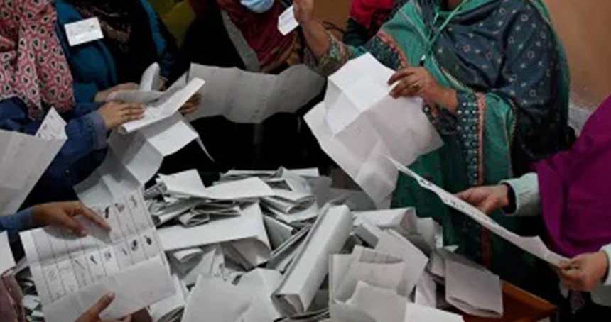Pakistan'daki seçimlerde oy sayımı devam ediyor