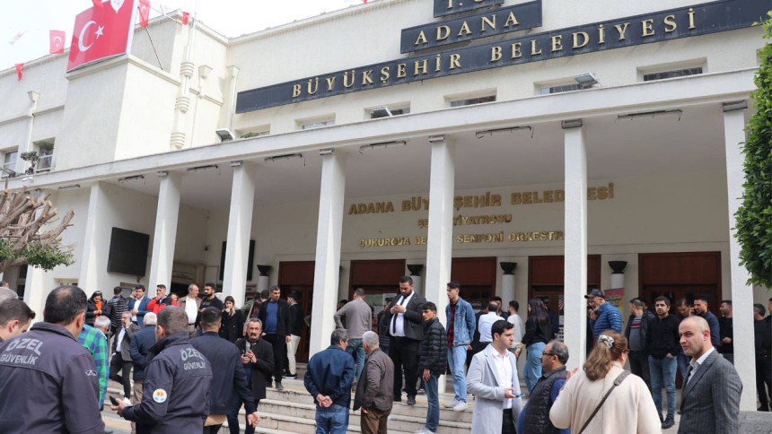 Adana Belediyesi'nde silahlı saldırı