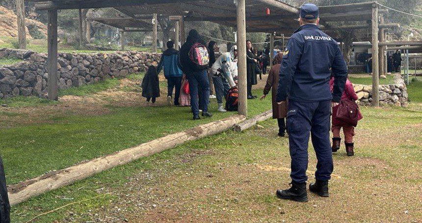 Çanakkale ve İzmir açıklarında düzensiz göçmen hareketliliği