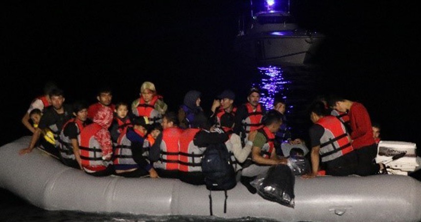 Çanakkale açıklarında 89 düzensiz göçmen kurtarıldı