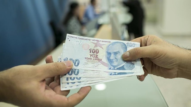 Emekli ikramiyesinin 3 bin TL'ye yükseltilmesini öngören madde komisyondan geçti