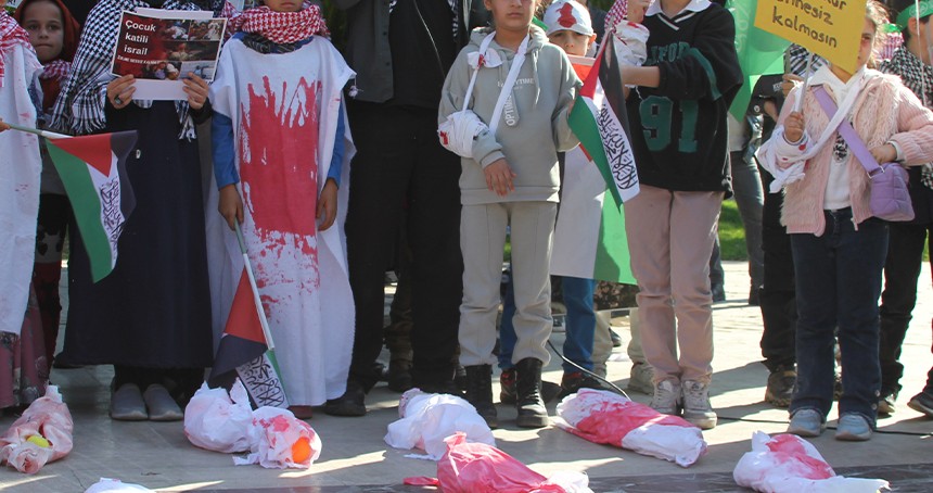 Adana'da çocuklar Gazze için yürüdü