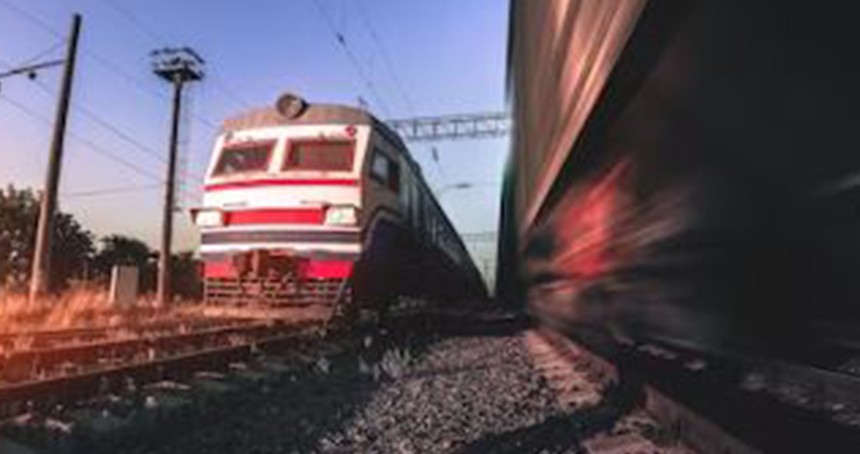Yolcu treninin altında kalan 1 kişi hayatını kayebtti 