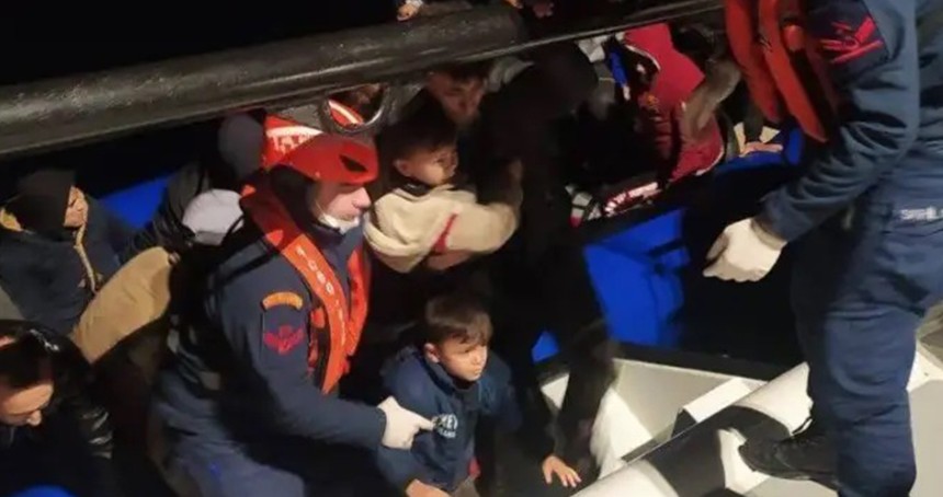 Yunanistan unsurlarınca geri itilen düzensiz göçmenler karaya çıkarıldı