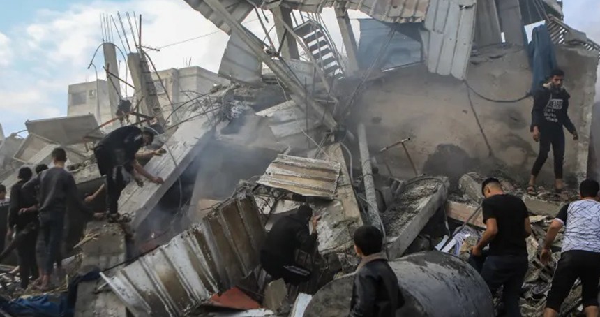 Siyonist işgaliler Refah'ta yardım dağıtım merkezine saldırdı: 5 şehit