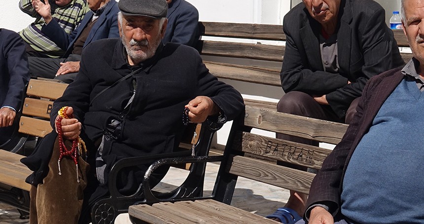 Yaşlılar, eski Ramazanların özlemini yaşıyor
