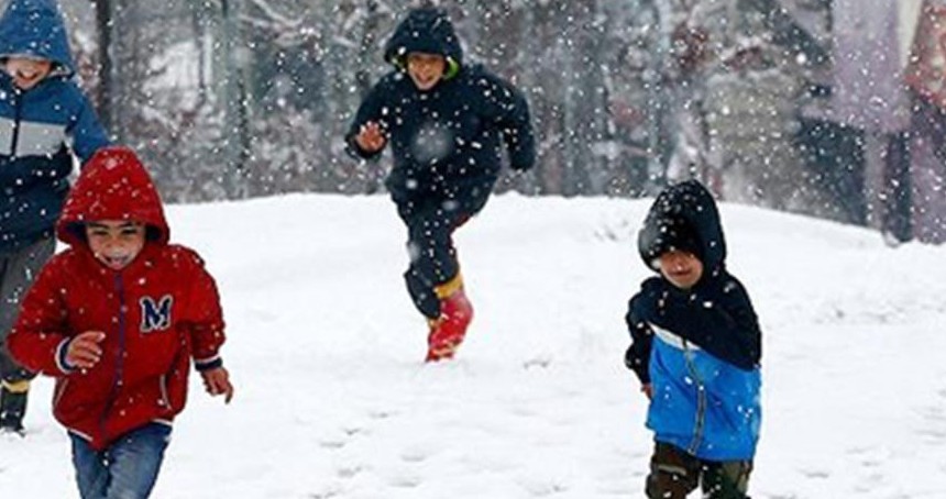 Refahiye ilçesinde kar nedeniyle okullar tatil edildi