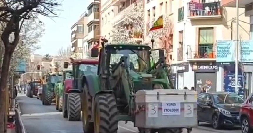 Madrid'de çiftçiler traktörleriyle protesto düzenledi