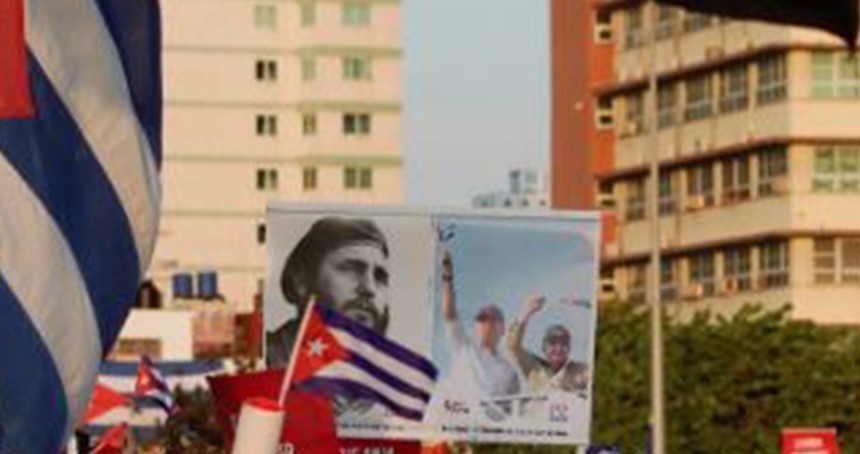 Küba'da halk sokaklara döküldü