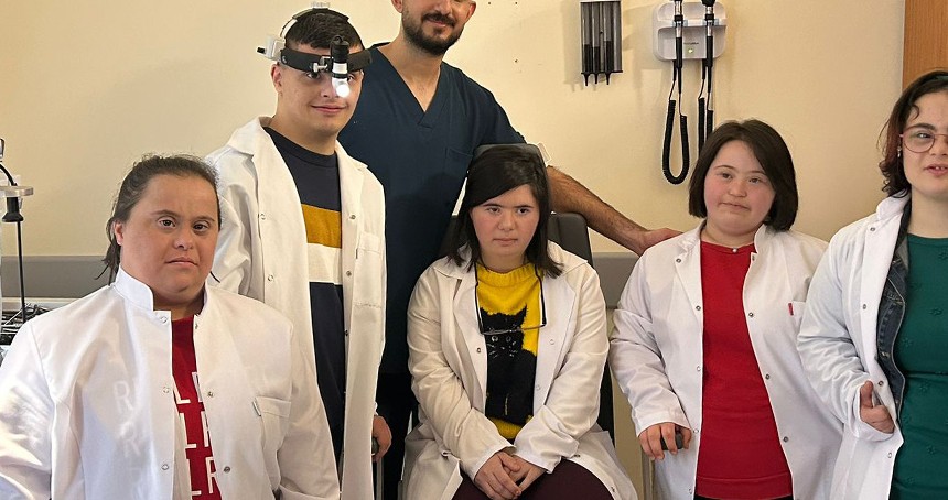 Down Sendromlular bir günlüğüne doktor oldular