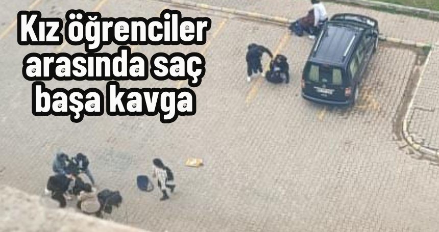 Kız öğrenciler arasında saç saça baş başa kavga