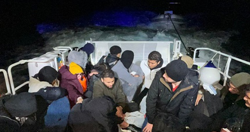 Muğla açıklarında 38 düzensiz göçmen yakalandı 