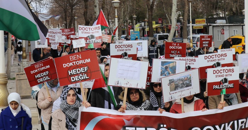 Hekimler ve sağlık çalışanları: Gazze'de sağlık hizmeti verebilecek tesis neredeyse kalmadı!