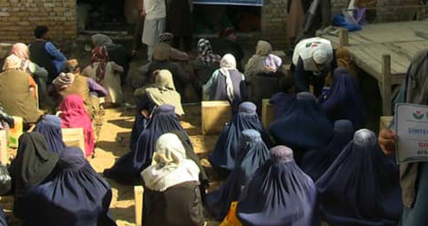 IHO EBRAR Afganistan'da onlarca aileye gıda yardımında bulundu