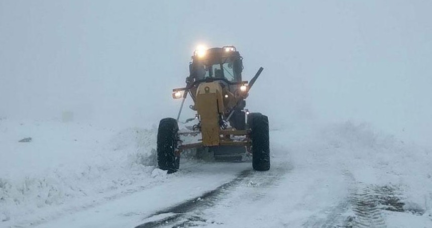 Erzurum'un kar nedeniyle 196 köy yoluna ulaşım sağlanamıyor