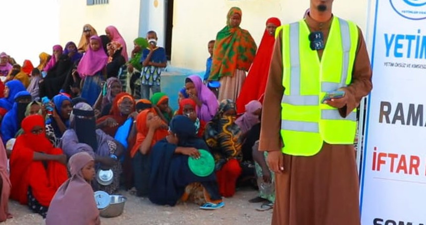 Yetimler Vakfı Somali'de ailelere iftar yemeği verdi